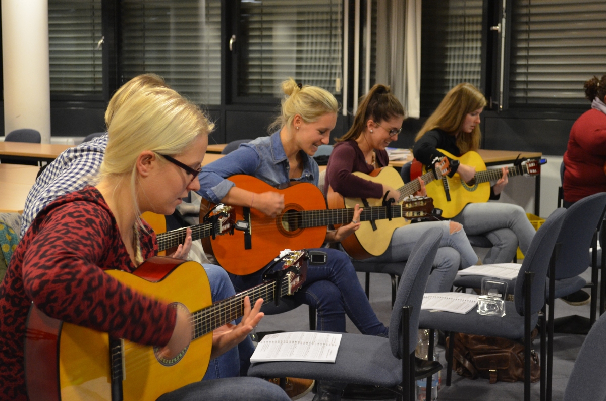 Gitarre leicht lernenSa. 06.02.2016 9.00-16.00 Uhr